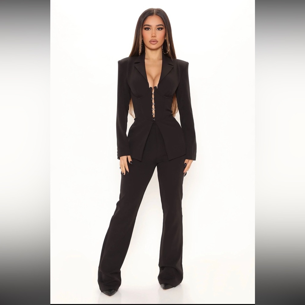 BNWT 2pc suit